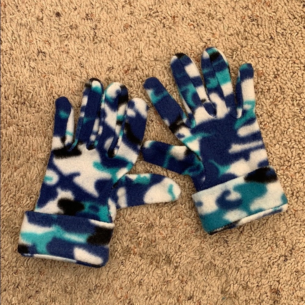 Toddler boy or girl camo gloves very soft
